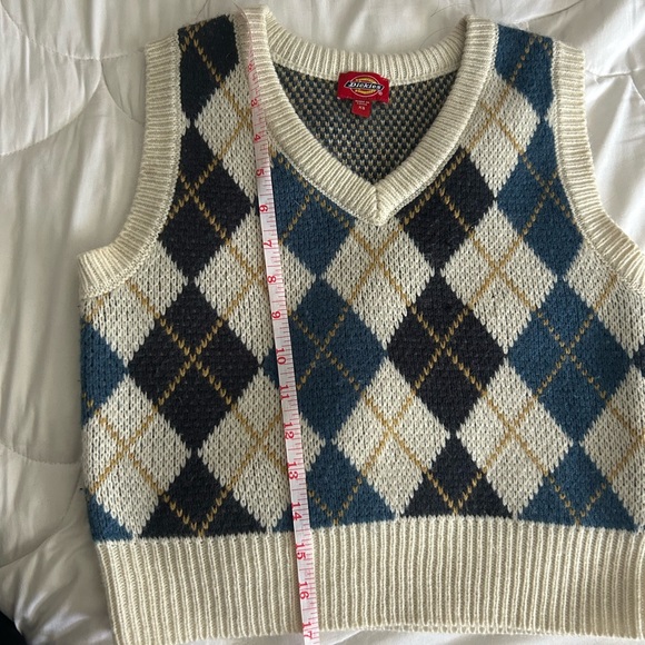 Dickies Cream and Blue Argyle V-Neck Sweater Vest - Picture 2 of 5